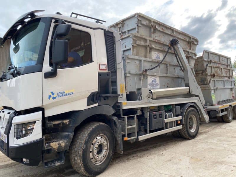 Camion et bennes Loca Benne Gironde livrés à Gujan-Mestras